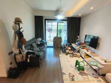 中建22年次新小区,高8层洋一梯两户南北通透3开间朝南户型。