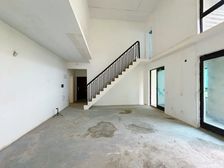 业主急售!!十一街区洋房,看中庭,楼下就是轻轨站