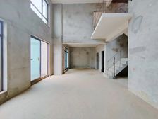 庆隆南山高尔夫国际社 4室2厅2卫 毛坯 127万元