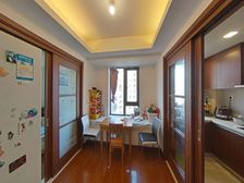 产权清晰 满五 有电梯 双卫生间 精装 南北通透