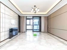 新上笋盘,尚海湾三期高标装修南北通两房,有产权车位,看房随时