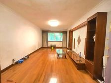 家门口就是南翔古猗园,低楼层,看房有钥匙,近南翔地铁站可谈。