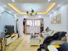 三房三卫 楼层好 近地铁 商品住宅 出行方便 电梯房 次新房