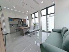 南城中心区域新装修150平,电梯口,万科物业带家具租金便宜