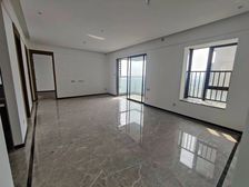 光大松湖云台 中间楼层采光好 精装修 双卫 次新小区