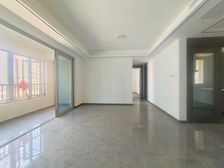 万科精装三房,横厅大阳台,采光好,品质小区,轻轨近,小区中庭