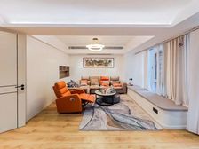 京武浪琴山 三层顶楼复式 使用面积260平米 拎包入住