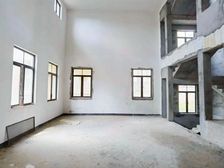 绿茵温莎堡 大花园别墅 地面四层 户型实用 视野好 价格可以