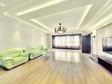 群力新城北区 四室简装 带上车位 诚心卖 看房方便