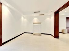 洋房一楼带负一层.带花园.带装修