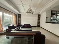 联排别墅,上下4层,送车位露台。有钥匙随时看房,近宝龙地铁