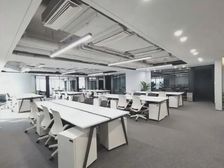 长安街一号 东方广场300平米5元出租 精装带家具 正对电梯