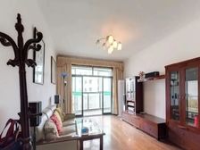 肇嘉浜路沿线 ,02年品质小区,两梯两户, 三开间朝南。