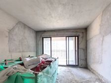 优选房源 海东广场毛坯四房,中楼层,带入户花园