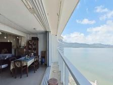 看山看海大阳台两房急售,南北通透,沙滩在楼下。融创海湾半岛!
