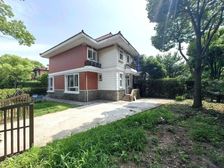 高泾路联排边套户型,小别墅大花园,临夏都小镇,拎包入住.