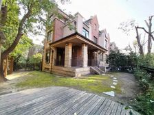 (诺德安达双语旁)南北朝向,中间位置,联排边间大花园。急,售