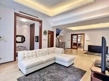 刚新出房源 老业主急出售大降价 豪装 边套大花园