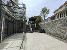 中 心位置,地上三层,此户型一览众山小,私家电梯