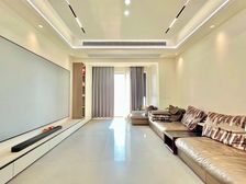 重医对面。次新小区 装修好得很 采光也很好