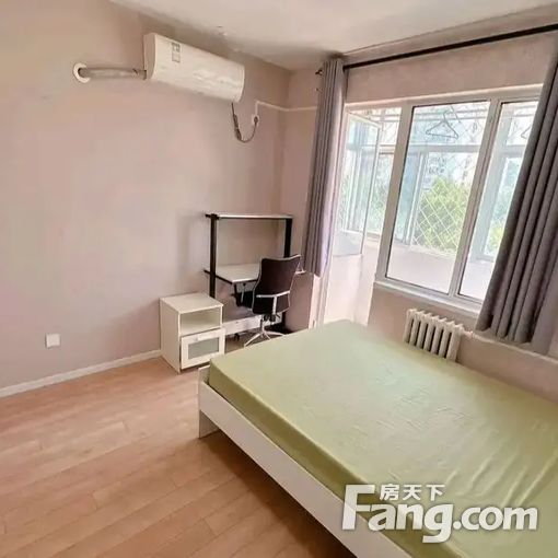 西红门地铁口主卧带阳台租期价格可议