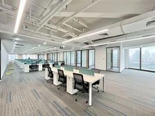 免租6个月 限时特价66元电梯口超大气门面 带全套办公家具