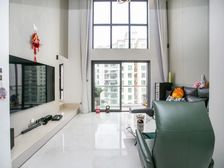 麒麟花园顶楼复式,有个大露台,住家很舒适温馨