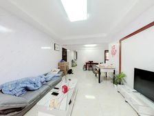 刚上的价格业主急卖,看房方便,带两个车位,看中还可以沟通