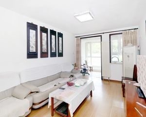 蓝岸森林 小砖房三室双卫低楼层 南北向中装修 价位合适急卖