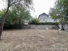 A区园区中间 近湖 南入户 面积大 有电梯