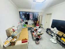 临近体育中心地铁站 精装修两年 不靠马路 看房随时 房东诚售