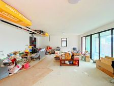 北龙湖足球公园旁 中建柒号院毛坯大五房 满两年诚心卖随时看房