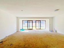 北龙湖金融岛旁 中建柒号院毛坯四房一楼带200平院子带室内电