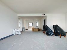 中央公园 出行方便 房龄新 商品住宅 中间楼层 带电梯