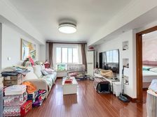 双轨交汇 低总价三房 三站到浦东 小区外地面贴瓷砖