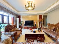 洋房复式 实用面积300 露台100 上下3层 装修100万