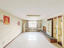 新出,急售,3居室,270万,137平,3楼。