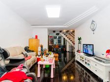 这么大的露台我一定要去看看!!居然还是中间位置?!