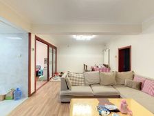 西环里1层实景拍摄 两栋楼共用一个院儿 车位真心充足 有钥匙