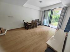 洋房底复,带大花园,格局方正,诚心出售,随时看房