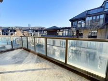 新上龙湖狮山原著上叠别墅 房龄新 近地铁