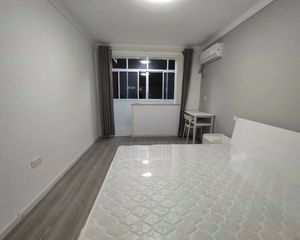双二梯队书包房 精装修拎包入住 中间楼层 再次降价卖