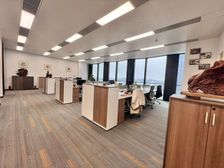 保利鱼珠港 356方 5隔间 40至50工位 精装交付