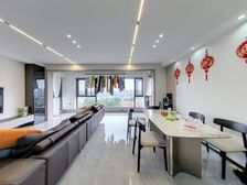 地铁口 次新房 四房横厅 装修好 带车位 满二