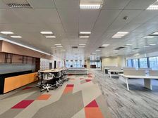 租金100元 免租期10个月 免费装修 全层2000方