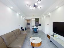 龙湖物业,清水正三房双卫,诚心出售,出行方便