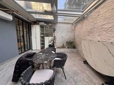 一楼带30平花园 两年前70个馒头精装修 随时看房 可停车