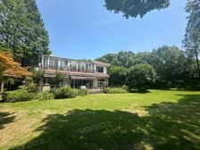 满五且一 干挂石材外立面 大落地窗 集中南花园 临河