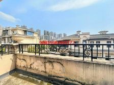 本周必买 照母山法式联排端头 花园130平 直降40万