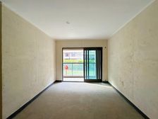 秋成小数8。带30平花园。小区自带公园